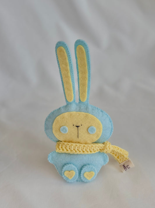 Max the Bunny (small) / Sky Blue with Pastel Yellow