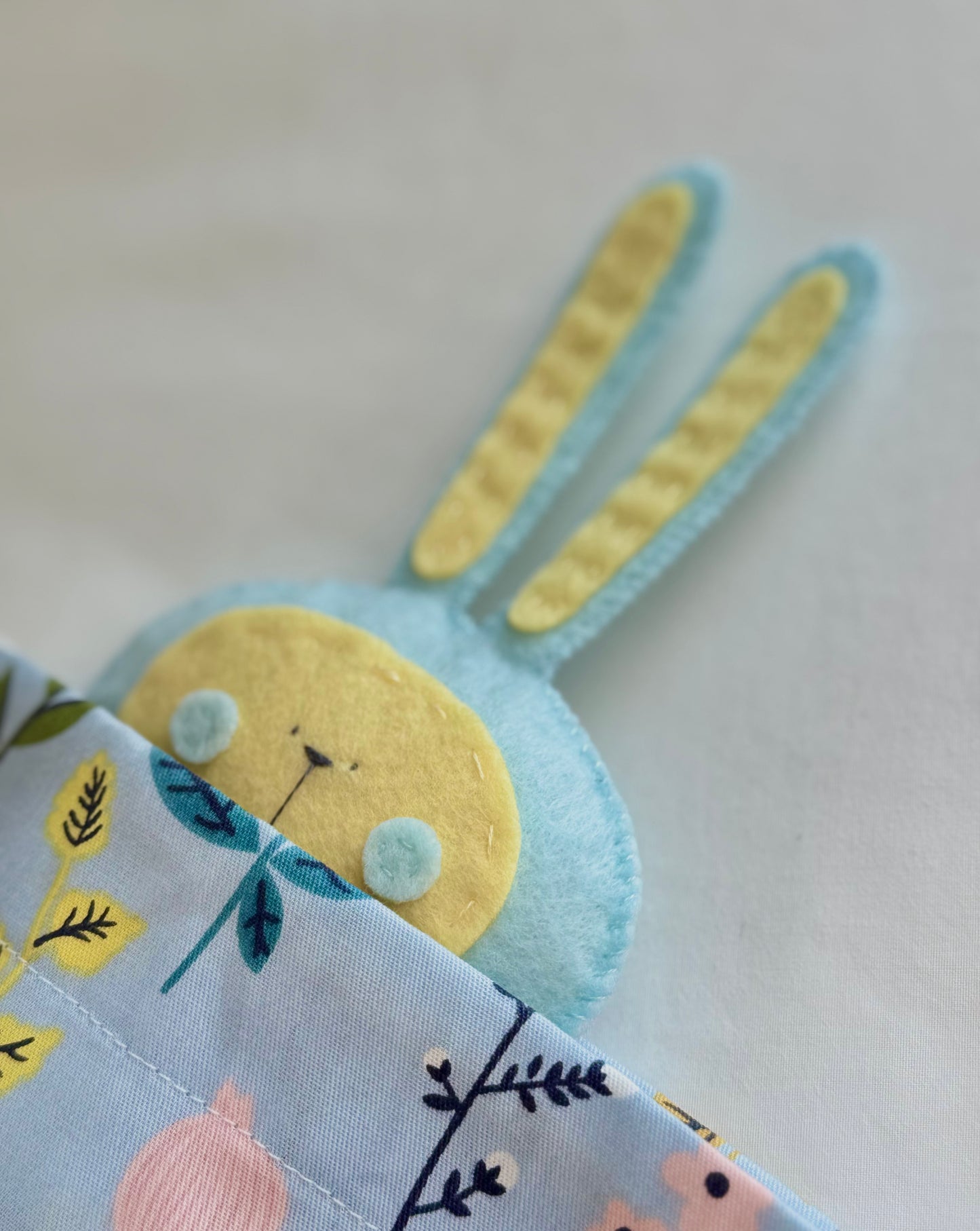 Max the Bunny (small) / Sky Blue with Pastel Yellow