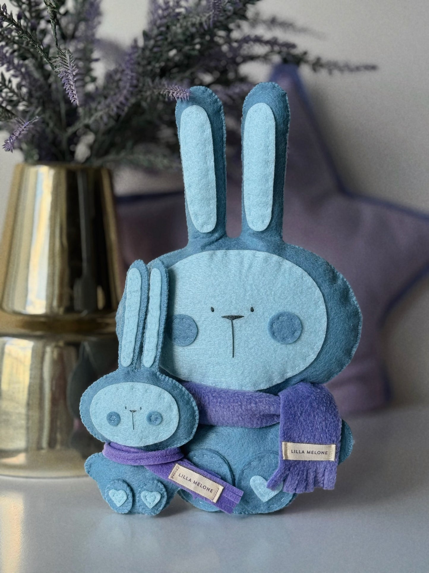 Max the Bunny / Blue