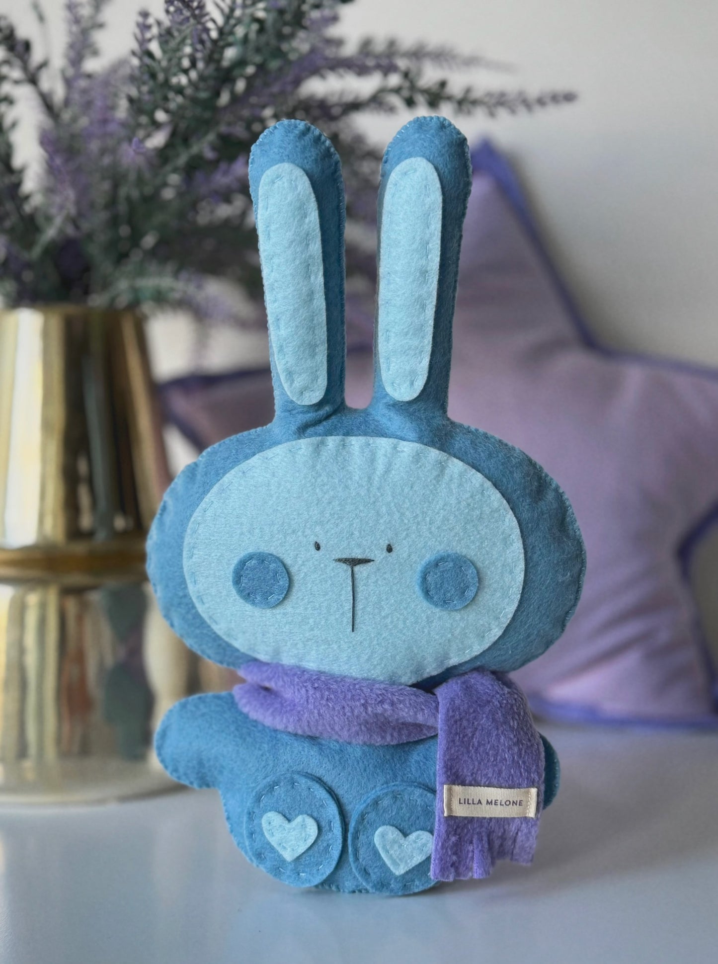 Max the Bunny / Blue