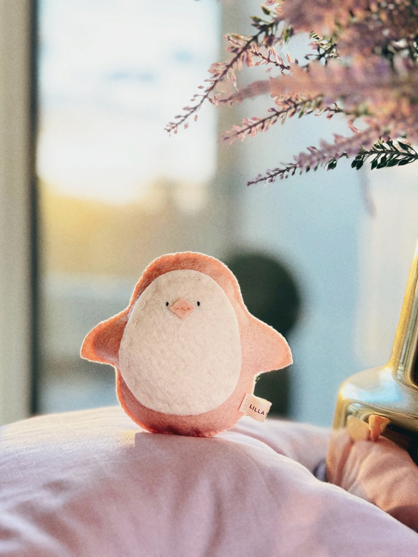 Poppy the Penguin (small) / Peach